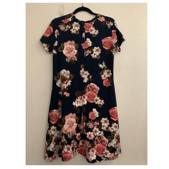 Mid-length dress - Picture 3 of 3